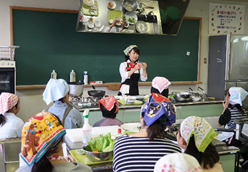 料理体験教室「野菜ソムリエとおいしく学ぼう」開催(1)