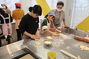 「県産野菜を使って作ろう！親子パン教室」のご紹介 パン作り（カメパン・ソーセージパン）（4）